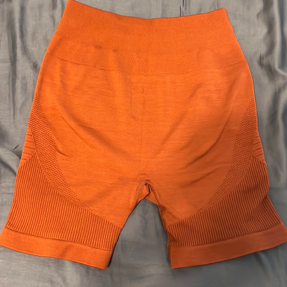 MAKE OFFERS, TRYING TO GET RID OF CLOTHES - Alphalete Amplify Shorts
